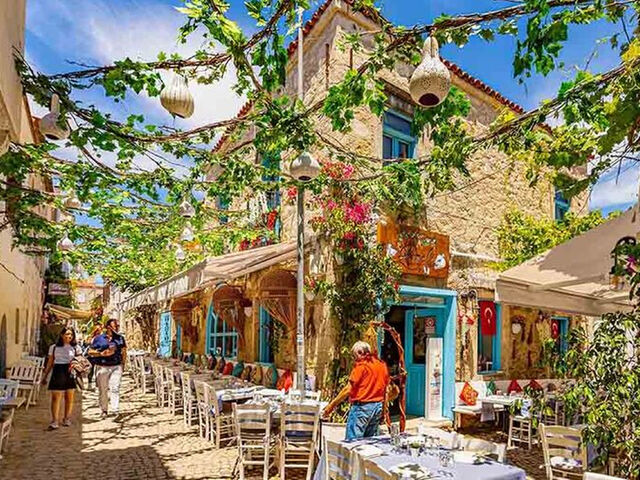 İkonik Alaçatı Ot Festivali ve Urla Enginar Çiçeği Festivali Turu - 2 Gece Otel Konaklamalı İstanbul Çıkışlı 