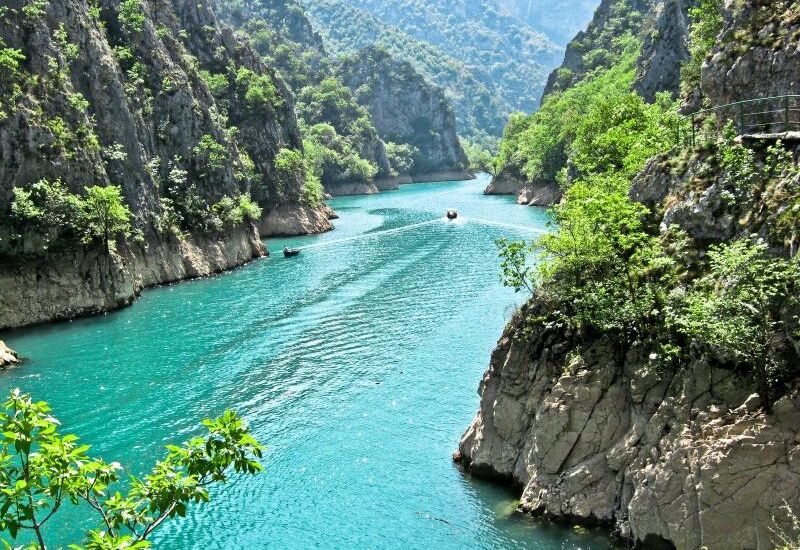 Balkan Güzelleri Ajet Havayolları ile Kosova Makedonya Turu