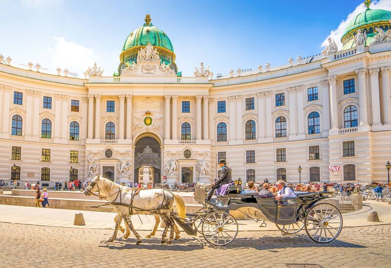 İzmir Çıkışlı Prag & Viyana & Budapeşte Turu SunExpress Hava Yolları İle 7 Gece 8 Gün (Yol üstü Bratislava ve Cesky Krumlov Turları Dahil)