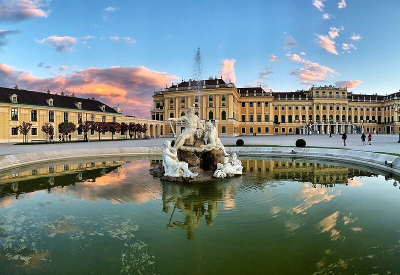 İzmir Çıkışlı Prag & Viyana & Budapeşte Turu SunExpress Hava Yolları İle 7 Gece 8 Gün (Yol üstü Bratislava ve Cesky Krumlov Turları Dahil)