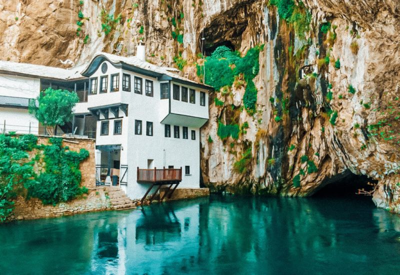 İzmir Çıkışlı Kosovalı Büyük Balkanlar Turu Pegasus ile Extra Turlar ve Akşam Yemekleri Dahil SKP-SKP